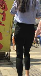 细腰大屁股打底裤美女