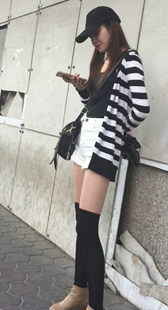 热裤大长腿大美女