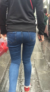 包臀蓝牛眼镜熟女