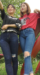 模拍小兰小琴第四季紧身牛仔大屁股前后特写