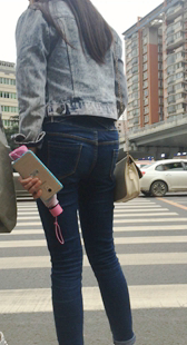 翘臀蓝牛熟女等车