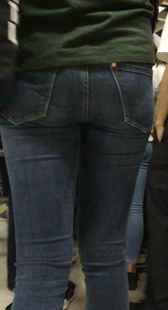 地铁跟拍黑牛仔丰臀