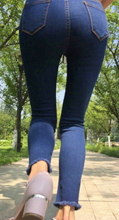 模拍小芸第十季细腰大屁股牛仔裤