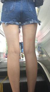 街拍牛仔两少妇视频