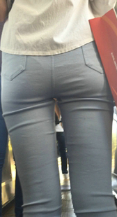 紧身打底裤少妇臀特写