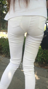 模拍小悦第三季紧身白裤V内痕宽大臀