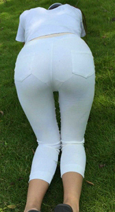 模拍小悦第九季紧身白裤V内痕宽大臀