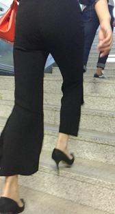 高跟西裤宽大臀熟妇