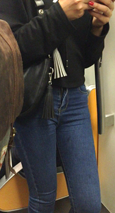 紧身牛仔裤三角区特写