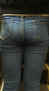 饱满大屁股牛仔少妇