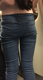 地铁紧身灰牛仔少女第二季