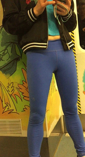 地铁瑜伽裤少妇金三角特写