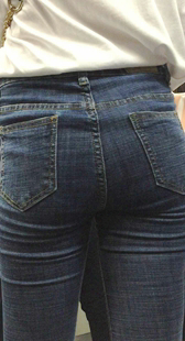 地铁极品包臀牛仔裤美女