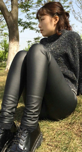 模拍小泽第九季紧身皮裤翘臀大学妹