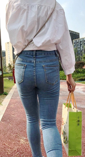 模拍小萌第四季牛仔裤宽臀走路编