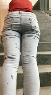 涂鸦编4K模拍小慧第三季灰牛仔紧臀大学妹