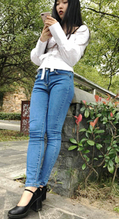 4K模拍小青第一季翘臀蓝牛黑唇长发美女