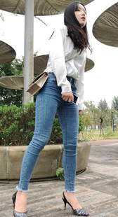 4K模拍小涵第一季高跟蓝牛紧臀长发大学妹