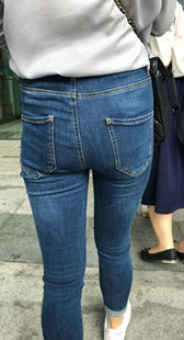 街拍性感蓝牛紧臀少妇