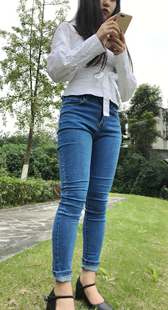 4K模拍小青第三季翘臀蓝牛黑唇长发美女