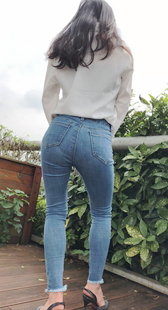 4K模拍小涵第四季高跟蓝牛紧臀长发大学妹