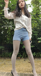 4K模拍小涵第十二季高跟丝袜短裤紧臀大学妹