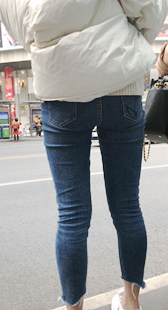 街拍紧牛超深沟少妇