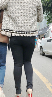 高跟黑牛仔少妇真会扭