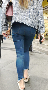 街拍超紧蓝牛肥臀少妇