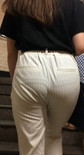 西裤大翘臀透内痕美女