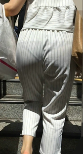 性感白西裤透内痕美女