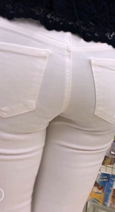饱满白裤大翘臀妹子