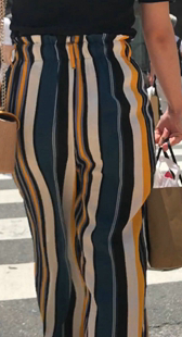 条纹布裤大宽臀妹子