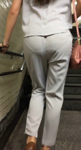 白裤透内痕制服OL上楼梯