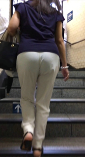 性感白裤透内痕成熟少妇