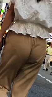 黄裤超紧内痕线清晰可见