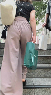 性感粉裤透内痕美女