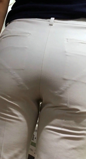 极品白西裤紧内痕翘臀OL