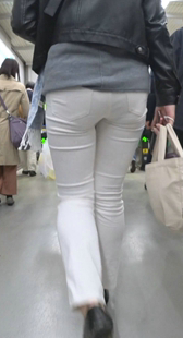 包臀白牛仔紧身妹子