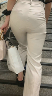 性感高腰布裤紧臀小姐姐