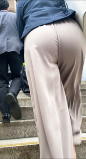 布裤灰裙两枚少妇