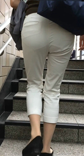 带有透明感的色情卡普里裤OL