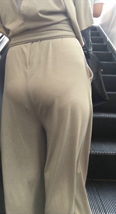 黄裤透内痕好女人着衣尻