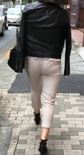 超级性感服装的屁股，感觉到原始的屁股在颤抖