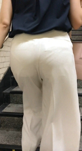 城市名人夫人炫耀你的大屁股内裤线