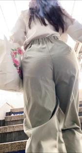 有力的肉屁股上楼梯