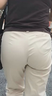 ママ大きい着衣お尻に密着