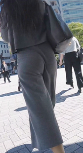 性感贴臀布裤美女