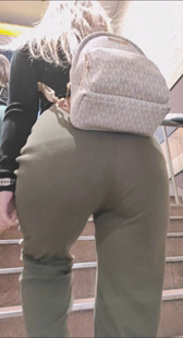 性感绿裤紧臀小姐姐