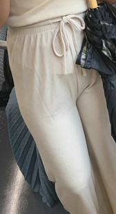 性感白裤金三角美女